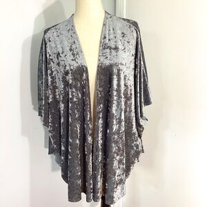 NWT  MADDEN NYC SPECIAL OCCASION ONE SIZE GRAY VELOUR TOPPER CARDIGAN SHR…